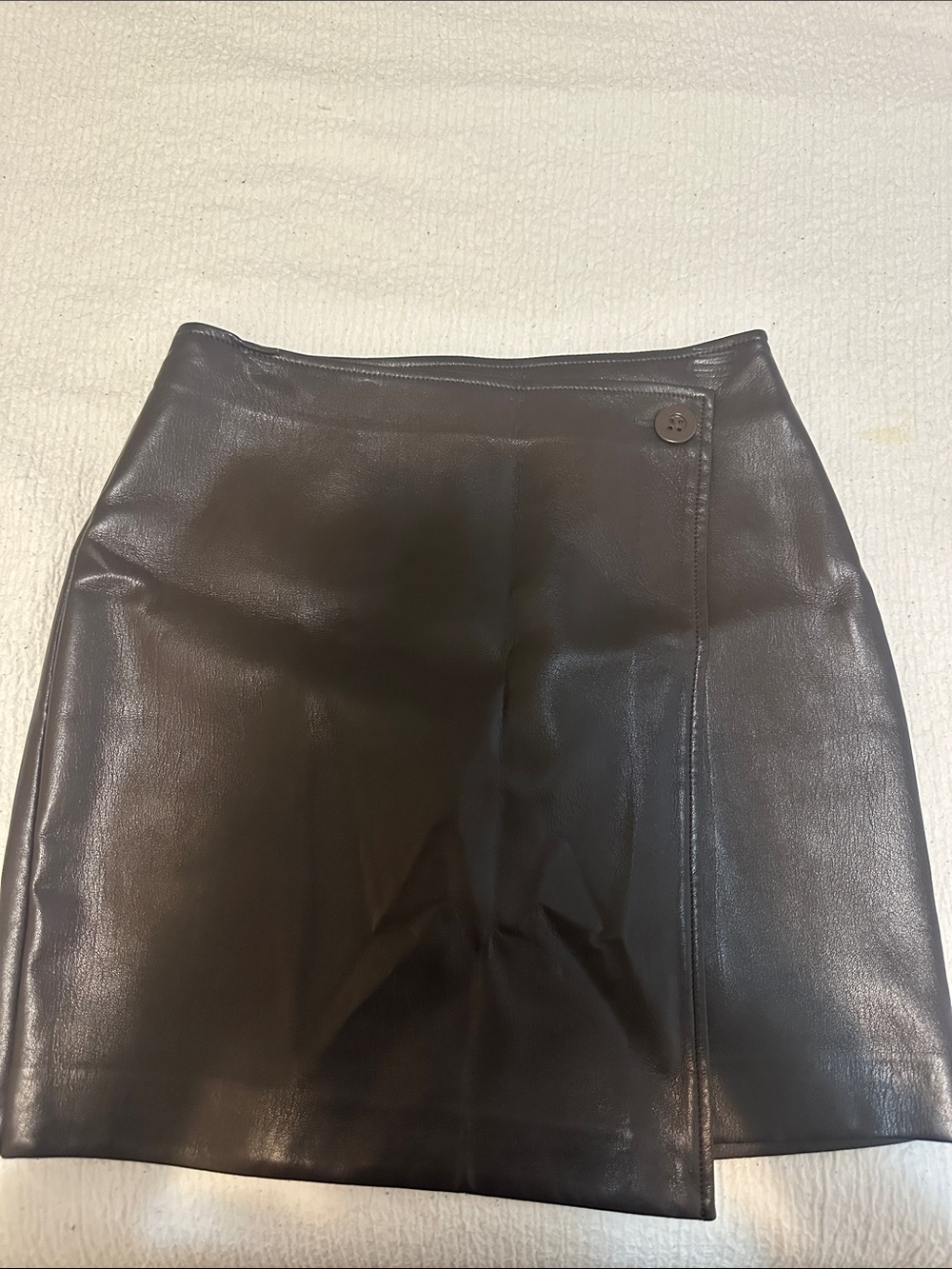 Aritzia Babaton Faux leather skirt